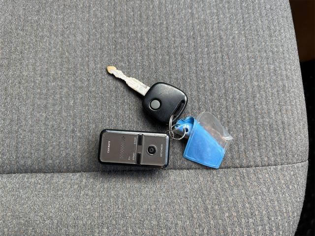 エブリイ PC 4WD AT 両側スライドドア キーレスエントリー 盗難防止システム エアコン パワーステアリング パワーウィンドウ 運転席エアバッグ(6枚目)