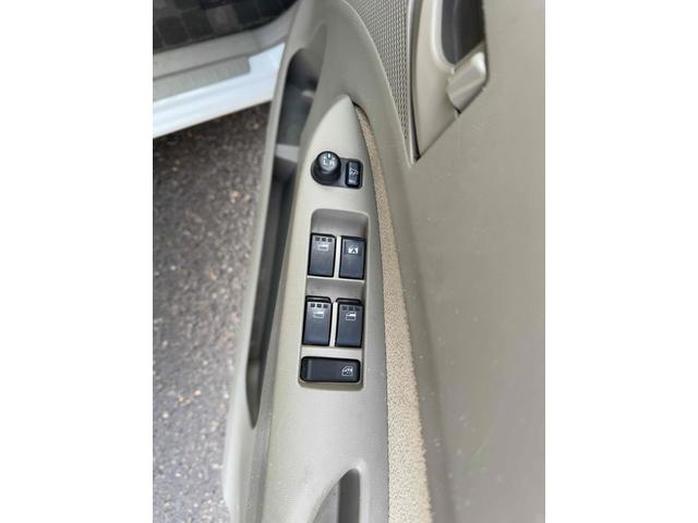 ステラ Ｌ　４ＷＤ　ナビ　キーレスエントリー　アイドリングストップ　電動格納ミラー　ベンチシート　ＣＶＴ　盗難防止システム　ＡＢＳ　アルミホイール　衝突安全ボディ　エアコン　パワーステアリング　パワーウィンドウ（11枚目）