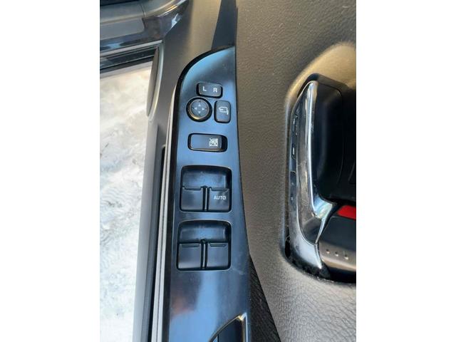 ワゴンRスティングレー TS 4WD ETC オートライト HID スマートキー 電動格納ミラー シートヒーター ベンチシート CVT 盗難防止システム ABS CD アルミホイール 衝突安全ボディ エアコン パワーステアリング(11枚目)
