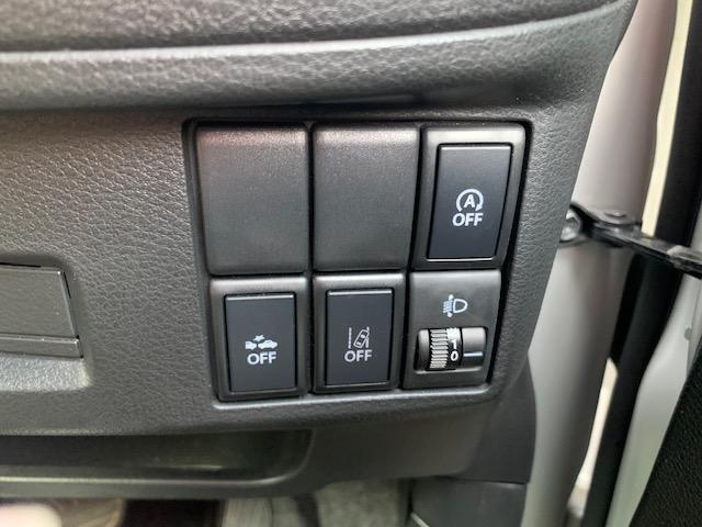 アイドリングストップ、車線逸脱防止　衝突軽減ブレーキ、ヘッドライトディスチャージが付いてます♪