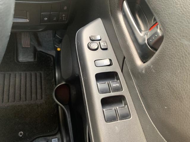 運転席のみパワーウィンドウがオートになってます☆