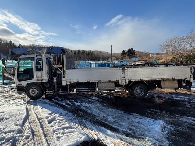 フォワード  増トン 4段ユニック アルミアオリ 3方開 リモコン付 アウトリガー フックイン 2.93t吊 ベット付 6速MT 最大積載量7500kg HSA 電動格納ミラー ミラーワイパー ミラーヒーター(5枚目)