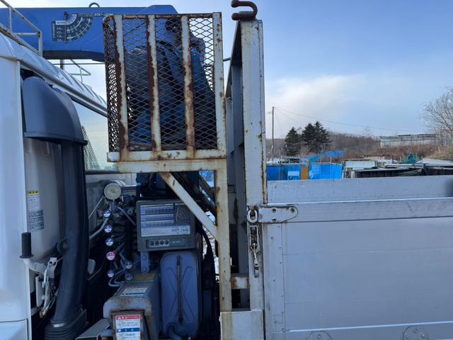 フォワード  増トン 4段ユニック アルミアオリ 3方開 リモコン付 アウトリガー フックイン 2.93t吊 ベット付 6速MT 最大積載量7500kg HSA 電動格納ミラー ミラーワイパー ミラーヒーター(13枚目)