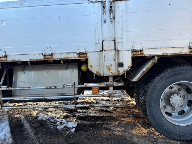 フォワード  増トン 4段ユニック アルミアオリ 3方開 リモコン付 アウトリガー フックイン 2.93t吊 ベット付 6速MT 最大積載量7500kg HSA 電動格納ミラー ミラーワイパー ミラーヒーター(17枚目)