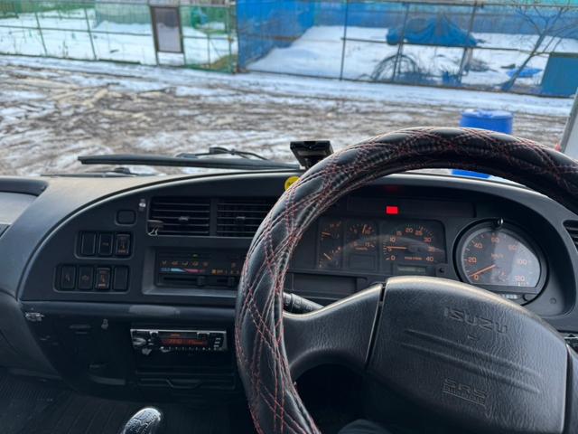 フォワード  増トン 4段ユニック アルミアオリ 3方開 リモコン付 アウトリガー フックイン 2.93t吊 ベット付 6速MT 最大積載量7500kg HSA 電動格納ミラー ミラーワイパー ミラーヒーター(20枚目)