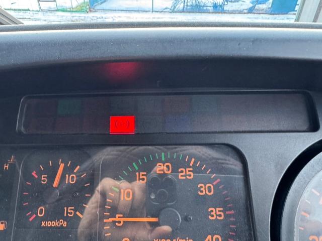 フォワード  増トン 4段ユニック アルミアオリ 3方開 リモコン付 アウトリガー フックイン 2.93t吊 ベット付 6速MT 最大積載量7500kg HSA 電動格納ミラー ミラーワイパー ミラーヒーター(21枚目)