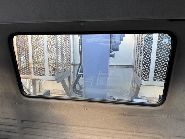 フォワード  増トン 4段ユニック アルミアオリ 3方開 リモコン付 アウトリガー フックイン 2.93t吊 ベット付 6速MT 最大積載量7500kg HSA 電動格納ミラー ミラーワイパー ミラーヒーター(31枚目)