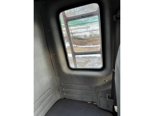 フォワード  増トン 4段ユニック アルミアオリ 3方開 リモコン付 アウトリガー フックイン 2.93t吊 ベット付 6速MT 最大積載量7500kg HSA 電動格納ミラー ミラーワイパー ミラーヒーター(32枚目)