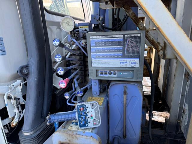 フォワード  増トン 4段ユニック アルミアオリ 3方開 リモコン付 アウトリガー フックイン 2.93t吊 ベット付 6速MT 最大積載量7500kg HSA 電動格納ミラー ミラーワイパー ミラーヒーター(37枚目)