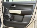 傷や汚れのつきやすいドアパネルも良好な状態です。