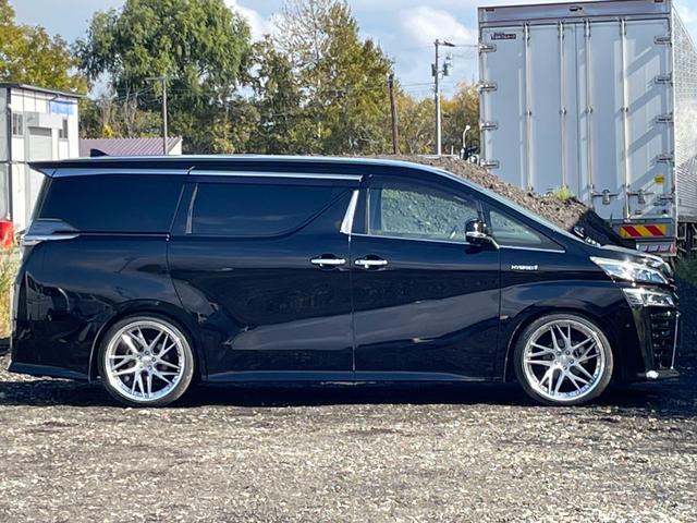 ヴェルファイアハイブリッド ＺＲ　ハイブリッド　２．５　ＺＲ　Ｅ－Ｆｏｕｒ　４ＷＤ　純正エンスタ　アルパインビッグＸ　バックカメラ　２１インチアルミ　（ブラック）後席フリップダウンモニター　スタッドレスタイヤ納車（8枚目）
