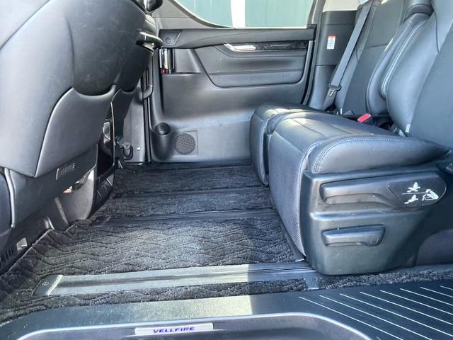 ヴェルファイアハイブリッド ＺＲ　ハイブリッド　２．５　ＺＲ　Ｅ－Ｆｏｕｒ　４ＷＤ　純正エンスタ　アルパインビッグＸ　バックカメラ　２１インチアルミ　（ブラック）後席フリップダウンモニター　スタッドレスタイヤ納車（50枚目）