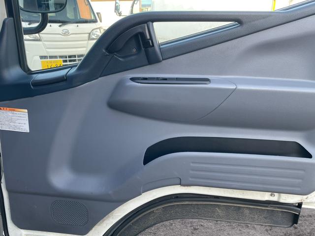 キャンター ターボ　箱車　３Ｌターボ　４ＷＤ　記録簿　バックカメラ　ダブルタイヤ　ＡＢＳ（33枚目）