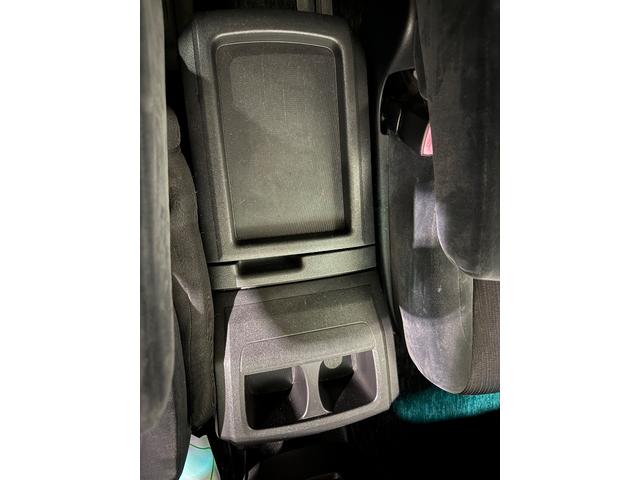 ヴェルファイア 　ＡＢＳ　ナビ付　両側パワースライドドア　後席ウォークスルー　ステアリングリモコン　エアコン　納車時車検２年付き（16枚目）