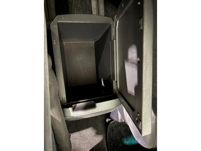 ヴェルファイア 　ＡＢＳ　ナビ付　両側パワースライドドア　後席ウォークスルー　ステアリングリモコン　エアコン　納車時車検２年付き（17枚目）