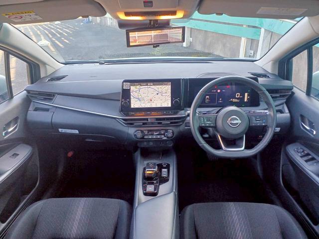 ノート X FOUR ハイブリッド4WD/プロパイロット/メーカー純正コネクトナビ/フルセグTV/アラウンドビューモニター/デジタルインナーミラー/エマージェンシーブレーキ/ワイヤレス充電/シートヒーター/ステアヒーター(4枚目)