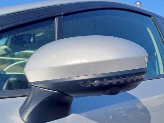 ノート X FOUR ハイブリッド4WD/プロパイロット/メーカー純正コネクトナビ/フルセグTV/アラウンドビューモニター/デジタルインナーミラー/エマージェンシーブレーキ/ワイヤレス充電/シートヒーター/ステアヒーター(44枚目)