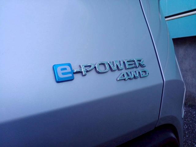 ノート X FOUR ハイブリッド4WD/プロパイロット/メーカー純正コネクトナビ/フルセグTV/アラウンドビューモニター/デジタルインナーミラー/エマージェンシーブレーキ/ワイヤレス充電/シートヒーター/ステアヒーター(46枚目)