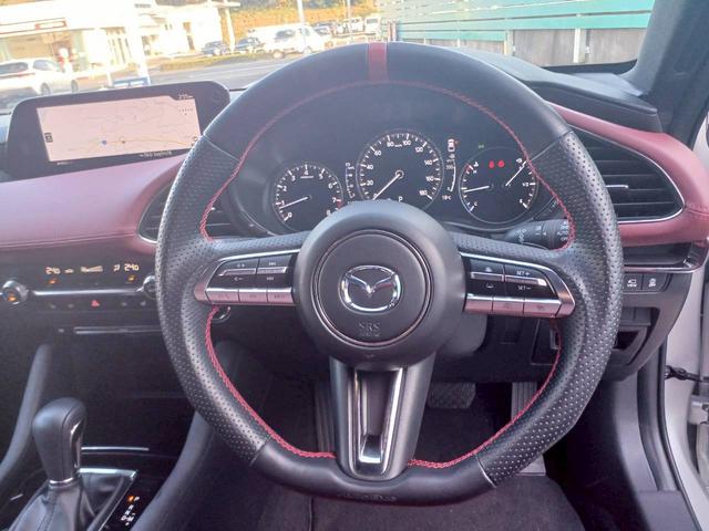 MAZDA3ファストバック Xバーガンディ セレクション ハイブリッド4WD/赤革/マツダコネクトナビ/フルセグTV/360カメラ/ヘッドアップディスプレイ/クルージングトラフィックサポート/LEDライト/パワーシート/シートヒーター/オートエグゼハンドル(8枚目)