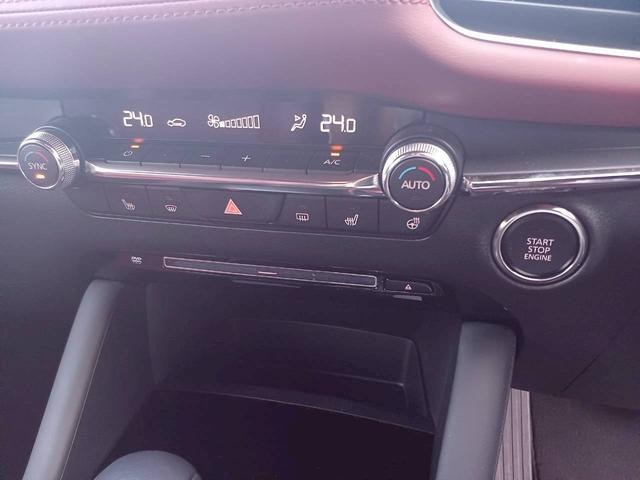 MAZDA3ファストバック Xバーガンディ セレクション ハイブリッド4WD/赤革/マツダコネクトナビ/フルセグTV/360カメラ/ヘッドアップディスプレイ/クルージングトラフィックサポート/LEDライト/パワーシート/シートヒーター/オートエグゼハンドル(10枚目)