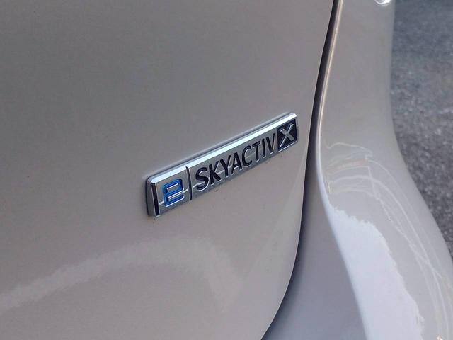 MAZDA3ファストバック Xバーガンディ セレクション ハイブリッド4WD/赤革/マツダコネクトナビ/フルセグTV/360カメラ/ヘッドアップディスプレイ/クルージングトラフィックサポート/LEDライト/パワーシート/シートヒーター/オートエグゼハンドル(28枚目)