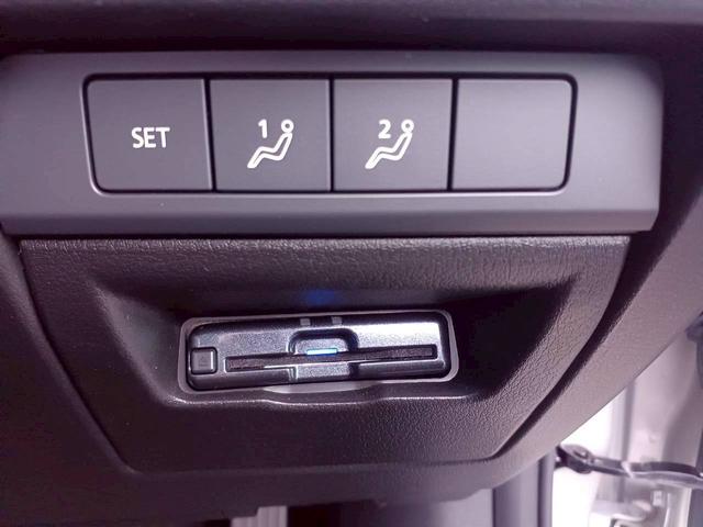 MAZDA3ファストバック Xバーガンディ セレクション ハイブリッド4WD/赤革/マツダコネクトナビ/フルセグTV/360カメラ/ヘッドアップディスプレイ/クルージングトラフィックサポート/LEDライト/パワーシート/シートヒーター/オートエグゼハンドル(35枚目)