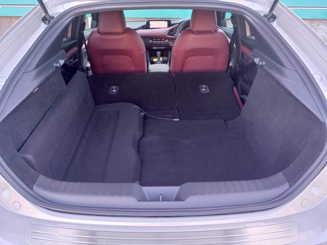 MAZDA3ファストバック Xバーガンディ セレクション ハイブリッド4WD/赤革/マツダコネクトナビ/フルセグTV/360カメラ/ヘッドアップディスプレイ/クルージングトラフィックサポート/LEDライト/パワーシート/シートヒーター/オートエグゼハンドル(46枚目)