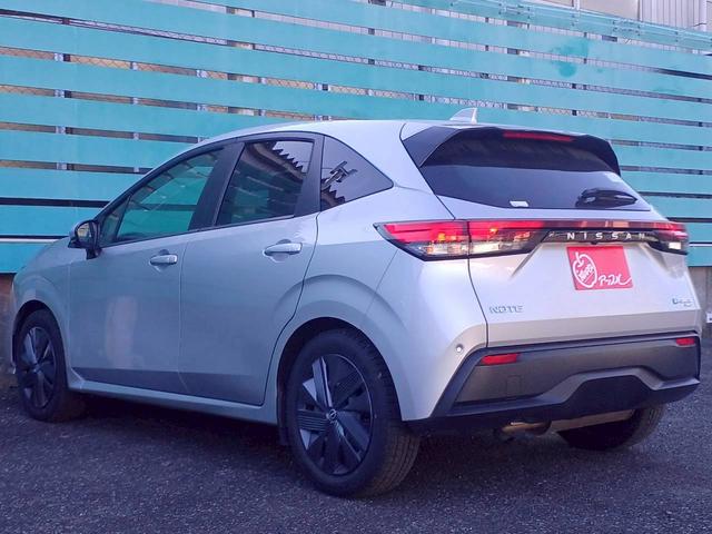 ノート X FOUR ハイブリッド4WD/プロパイロット/メーカー純正コネクトナビ/フルセグTV/全方位カメラ/デジタルインナーミラー/ワイヤレス充電/シートヒーター/ステアリングヒーター/ETC/USB/車検整備付き(19枚目)