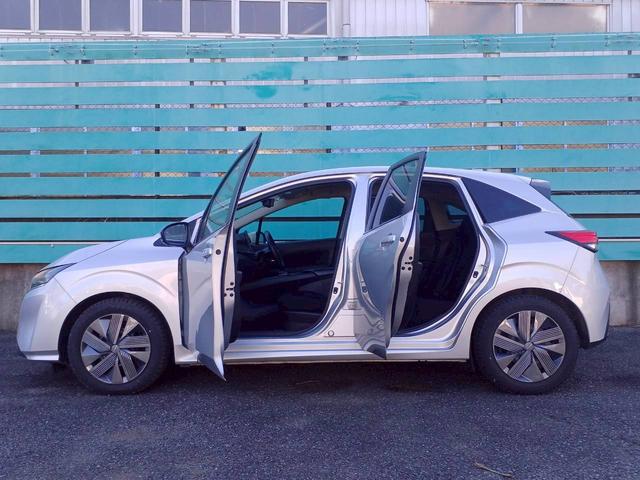 ノート X FOUR ハイブリッド4WD/プロパイロット/メーカー純正コネクトナビ/フルセグTV/全方位カメラ/デジタルインナーミラー/ワイヤレス充電/シートヒーター/ステアリングヒーター/ETC/USB/車検整備付き(24枚目)