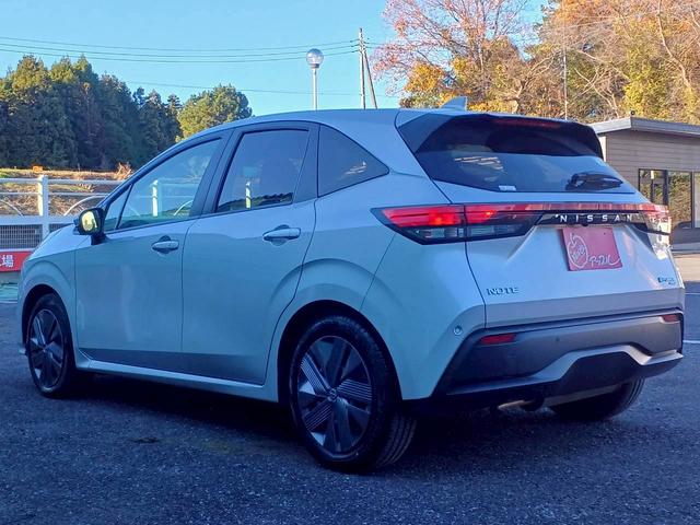 ノート X FOUR ハイブリッド4WD/プロパイロット/メーカー純正コネクトナビ/フルセグTV/全方位カメラ/デジタルインナーミラー/ワイヤレス充電/シートヒーター/ステアリングヒーター/ETC/USB/車検整備付き(19枚目)