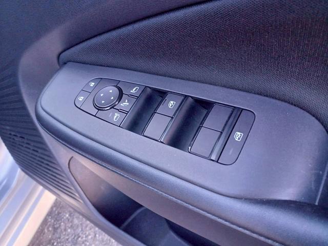 ノート X FOUR ハイブリッド4WD/プロパイロット/メーカー純正コネクトナビ/フルセグTV/全方位カメラ/デジタルインナーミラー/ワイヤレス充電/シートヒーター/ステアリングヒーター/ETC/USB/車検整備付き(35枚目)