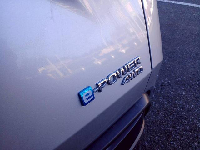 ノート X FOUR ハイブリッド4WD/プロパイロット/メーカー純正コネクトナビ/フルセグTV/全方位カメラ/デジタルインナーミラー/ワイヤレス充電/シートヒーター/ステアリングヒーター/ETC/USB/車検整備付き(52枚目)