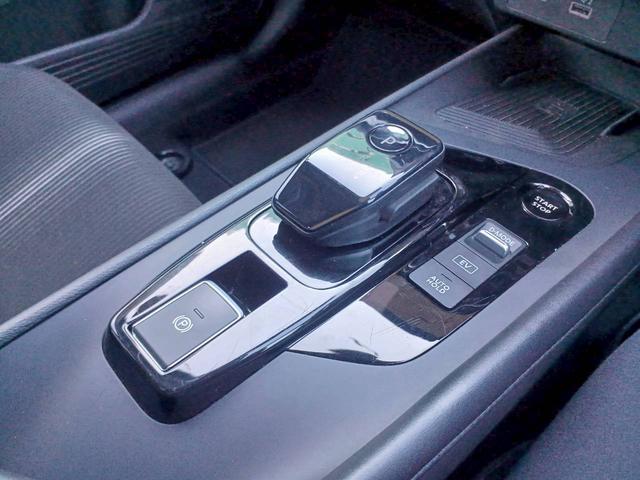 ノート X FOUR ハイブリッド4WD/プロパイロット/メーカー純正コネクトナビ/フルセグTV/全方位カメラ/デジタルインナーミラー/ワイヤレス充電/シートヒーター/ステアリングヒーター/ETC/USB/車検整備付き(9枚目)