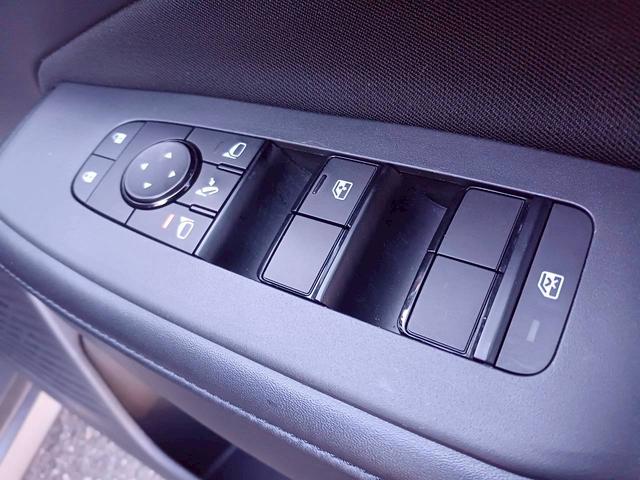 ノート X FOUR ハイブリッド4WD/プロパイロット/メーカー純正コネクトナビ/フルセグTV/全方位カメラ/デジタルインナーミラー/ワイヤレス充電/シートヒーター/ステアリングヒーター/ETC/USB/車検整備付き(40枚目)