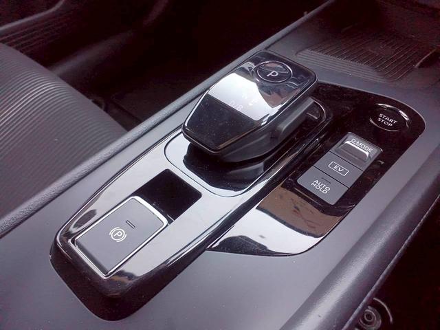 ノート X FOUR ハイブリッド4WD/プロパイロット/メーカー純正コネクトナビ/フルセグTV/全方位カメラ/デジタルインナーミラー/ワイヤレス充電/シートヒーター/ステアリングヒーター/ETC/USB/車検整備付き(9枚目)