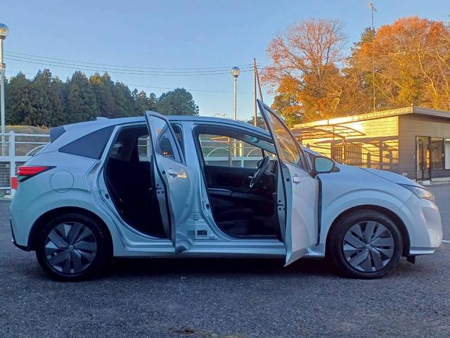 ノート X FOUR ハイブリッド4WD/プロパイロット/メーカー純正コネクトナビ/フルセグTV/全方位カメラ/デジタルインナーミラー/ワイヤレス充電/シートヒーター/ステアリングヒーター/ETC/USB/車検整備付き(24枚目)