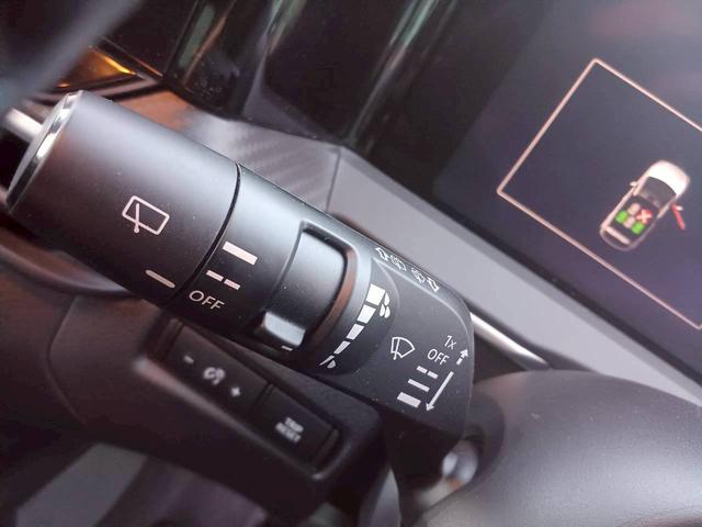 ノート X FOUR ハイブリッド4WD/プロパイロット/メーカー純正コネクトナビ/フルセグTV/全方位カメラ/デジタルインナーミラー/ワイヤレス充電/シートヒーター/ステアリングヒーター/ETC/USB/車検整備付き(31枚目)