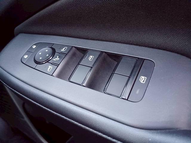 ノート X FOUR ハイブリッド4WD/プロパイロット/メーカー純正コネクトナビ/フルセグTV/全方位カメラ/デジタルインナーミラー/ワイヤレス充電/シートヒーター/ステアリングヒーター/ETC/USB/車検整備付き(39枚目)