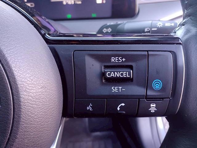 ノート X FOUR ハイブリッド4WD/プロパイロット/メーカー純正コネクトナビ/フルセグTV/全方位カメラ/デジタルインナーミラー/ワイヤレス充電/シートヒーター/ステアリングヒーター/ETC/USB/車検整備付き(8枚目)