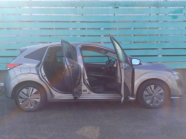 ノート X FOUR ハイブリッド4WD/プロパイロット/メーカー純正コネクトナビ/フルセグTV/全方位カメラ/デジタルインナーミラー/ワイヤレス充電/シートヒーター/ステアリングヒーター/ETC/USB/車検整備付き(24枚目)