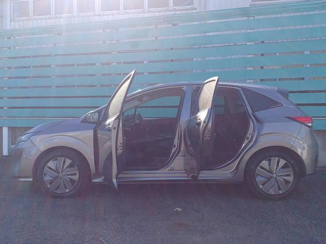 ノート X FOUR ハイブリッド4WD/プロパイロット/メーカー純正コネクトナビ/フルセグTV/全方位カメラ/デジタルインナーミラー/ワイヤレス充電/シートヒーター/ステアリングヒーター/ETC/USB/車検整備付き(25枚目)