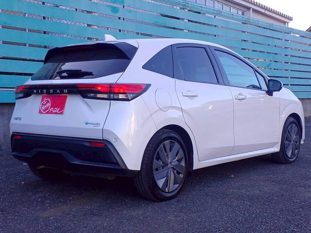 ノート X FOUR ハイブリッド4WD/プロパイロット/メーカー純正コネクトナビ/フルセグTV/全方位カメラ/デジタルインナーミラー/ワイヤレス充電/シートヒーター/ステアリングヒーター/ETC/USB/車検整備付き(18枚目)