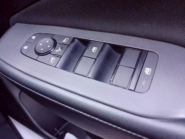 ノート X FOUR ハイブリッド4WD/プロパイロット/メーカー純正コネクトナビ/フルセグTV/全方位カメラ/デジタルインナーミラー/ワイヤレス充電/シートヒーター/ステアリングヒーター/ETC/USB/車検整備付き(35枚目)