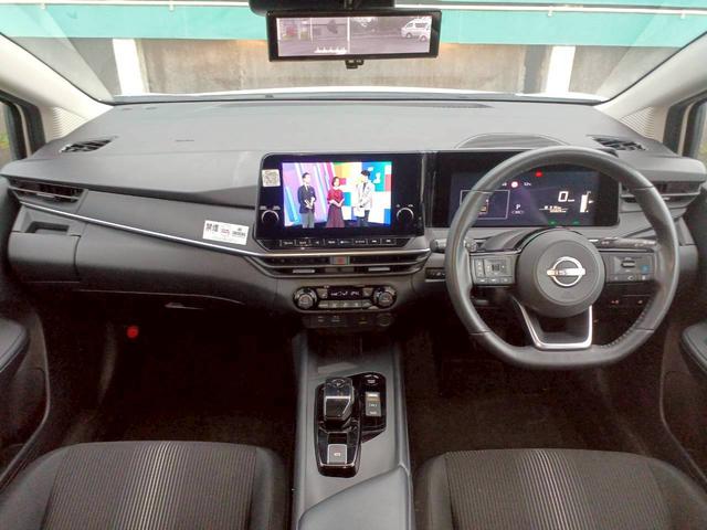 ノート X FOUR ハイブリッド4WD/プロパイロット/メーカー純正コネクトナビ/フルセグTV/全方位カメラ/デジタルインナーミラー/ワイヤレス充電/ETC/シートヒーター/ステアリングヒーター/エマージェンシーブレーキ(3枚目)