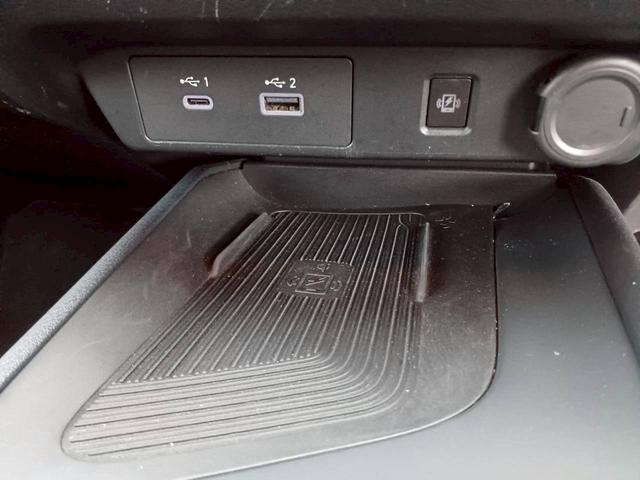 ノート X FOUR ハイブリッド4WD/プロパイロット/メーカー純正コネクトナビ/フルセグTV/全方位カメラ/デジタルインナーミラー/ワイヤレス充電/ETC/シートヒーター/ステアリングヒーター/エマージェンシーブレーキ(12枚目)