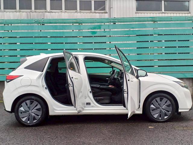 ノート X FOUR ハイブリッド4WD/プロパイロット/メーカー純正コネクトナビ/フルセグTV/全方位カメラ/デジタルインナーミラー/ワイヤレス充電/ETC/シートヒーター/ステアリングヒーター/エマージェンシーブレーキ(24枚目)