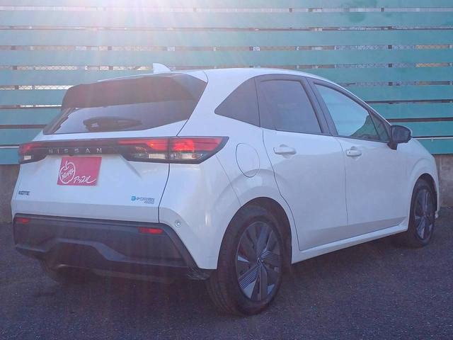 ノート X FOUR ハイブリッド4WD/プロパイロット/メーカー純正コネクトナビ/フルセグTV/全方位カメラ/デジタルインナーミラー/ワイヤレス充電/シートヒーター/ステアリングヒーター/ETC/USB/車検整備付き(21枚目)