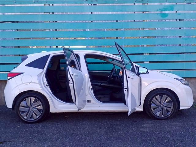 ノート X FOUR ハイブリッド4WD/プロパイロット/メーカー純正コネクトナビ/フルセグTV/全方位カメラ/デジタルインナーミラー/ワイヤレス充電/シートヒーター/ステアリングヒーター/ETC/USB/車検整備付き(23枚目)