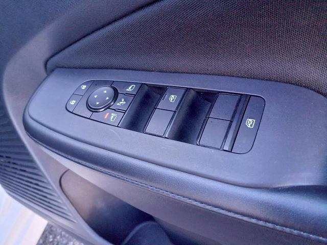 ノート X FOUR ハイブリッド4WD/プロパイロット/メーカー純正コネクトナビ/フルセグTV/全方位カメラ/デジタルインナーミラー/ワイヤレス充電/シートヒーター/ステアリングヒーター/ETC/USB/車検整備付き(45枚目)