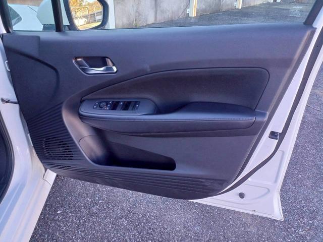 ノート X FOUR ハイブリッド4WD/プロパイロット/メーカー純正コネクトナビ/フルセグTV/全方位カメラ/デジタルインナーミラー/ワイヤレス充電/シートヒーター/ステアリングヒーター/ETC/USB/車検整備付き(53枚目)